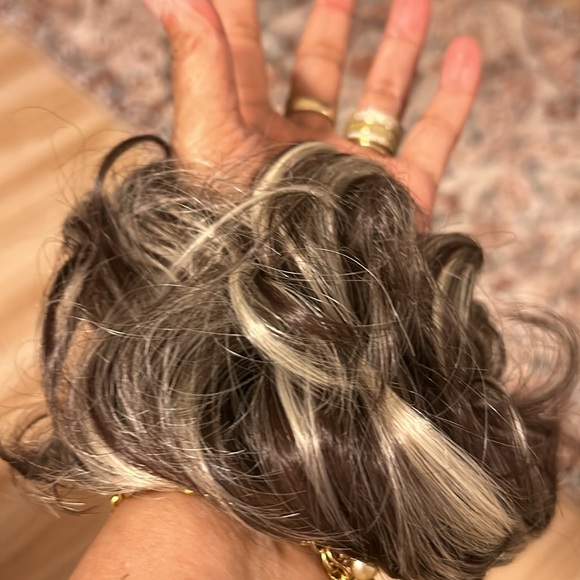NWT, scrunchie style faux hairpiece, BROWN/PLATINUM color, brand new, never worn - Picture 3 of 5